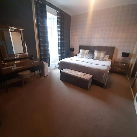 Stunning Riverside Town House With Views Ayrshire 格文 外观 照片