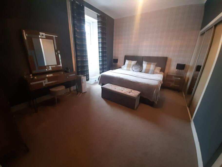 Stunning Riverside Town House With Views Ayrshire 格文 外观 照片