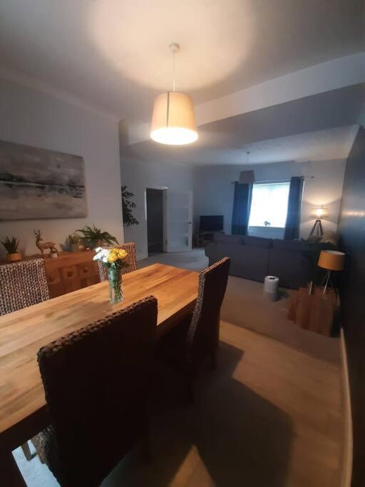 Stunning Riverside Town House With Views Ayrshire 格文 外观 照片