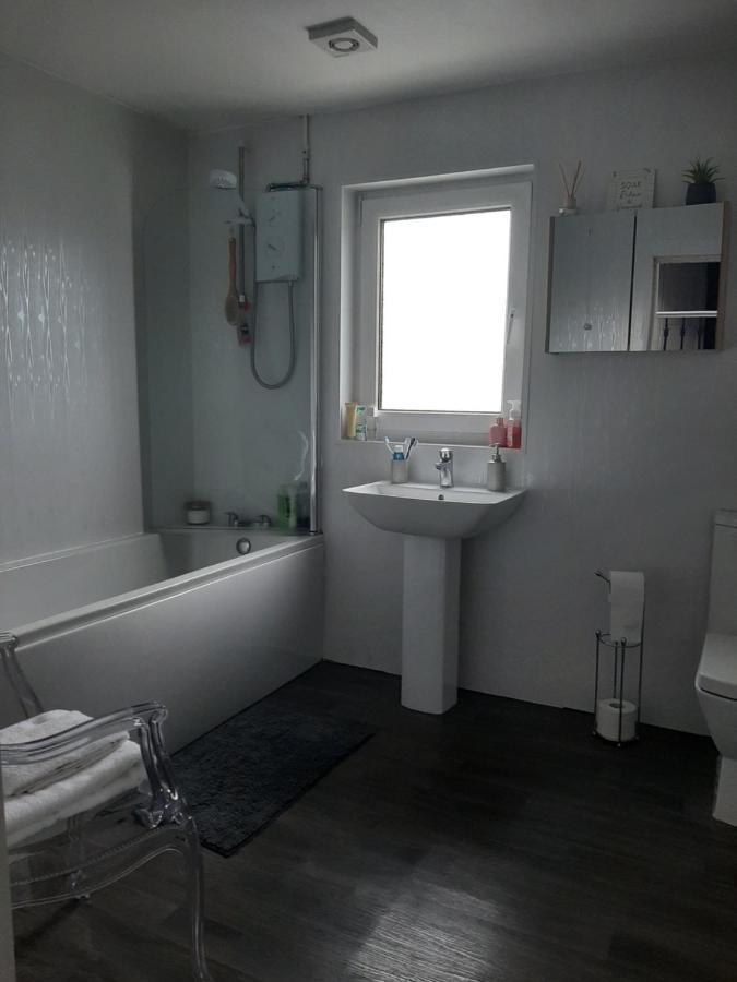 Stunning Riverside Town House With Views Ayrshire 格文 外观 照片