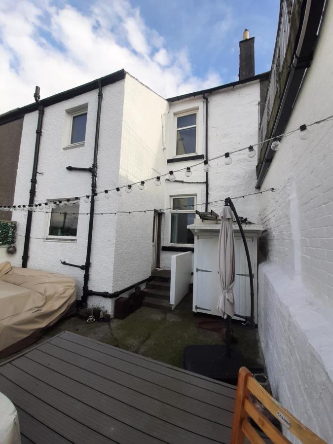 Stunning Riverside Town House With Views Ayrshire 格文 外观 照片