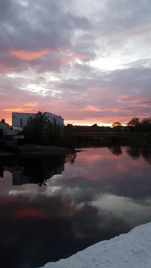 Stunning Riverside Town House With Views Ayrshire 格文 外观 照片