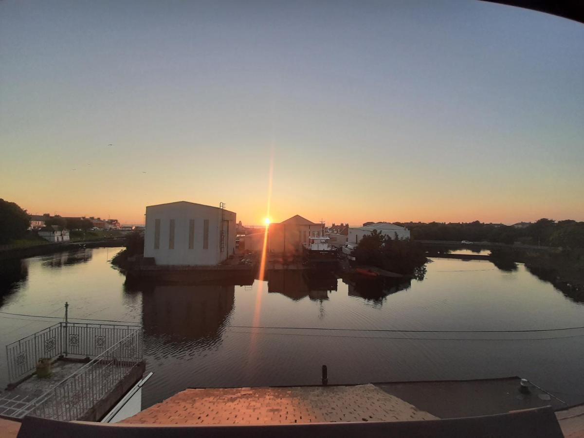 Stunning Riverside Town House With Views Ayrshire 格文 外观 照片