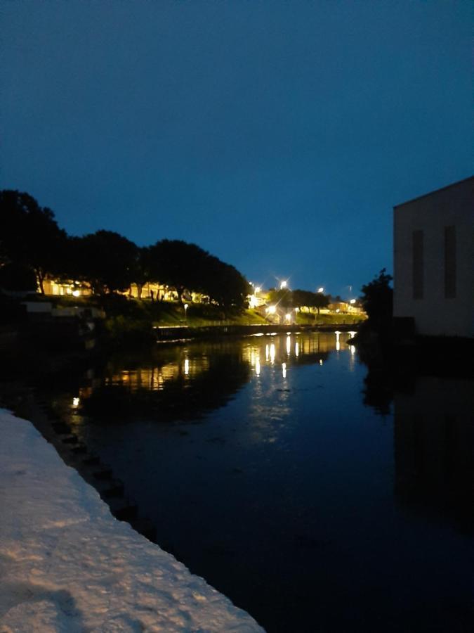 Stunning Riverside Town House With Views Ayrshire 格文 外观 照片